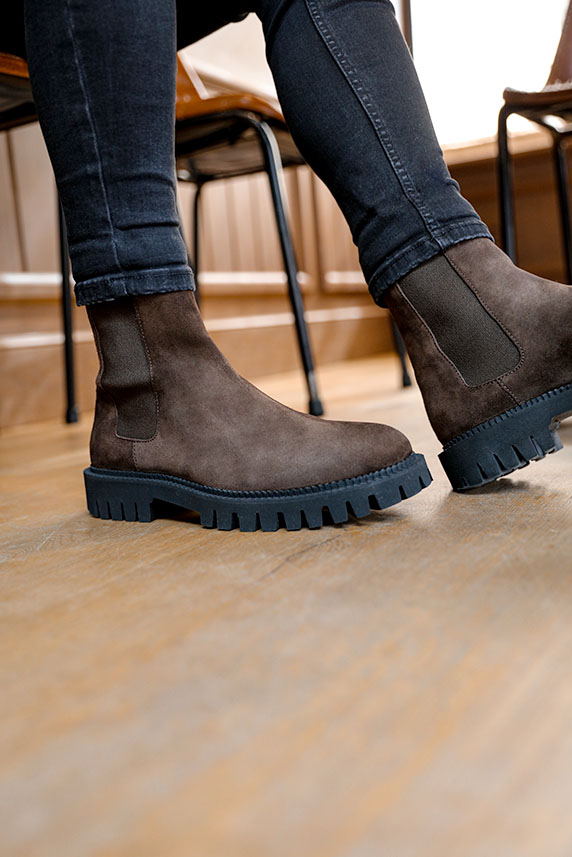 chelsea boots